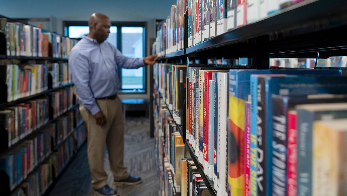 Man in VCPL looking at books